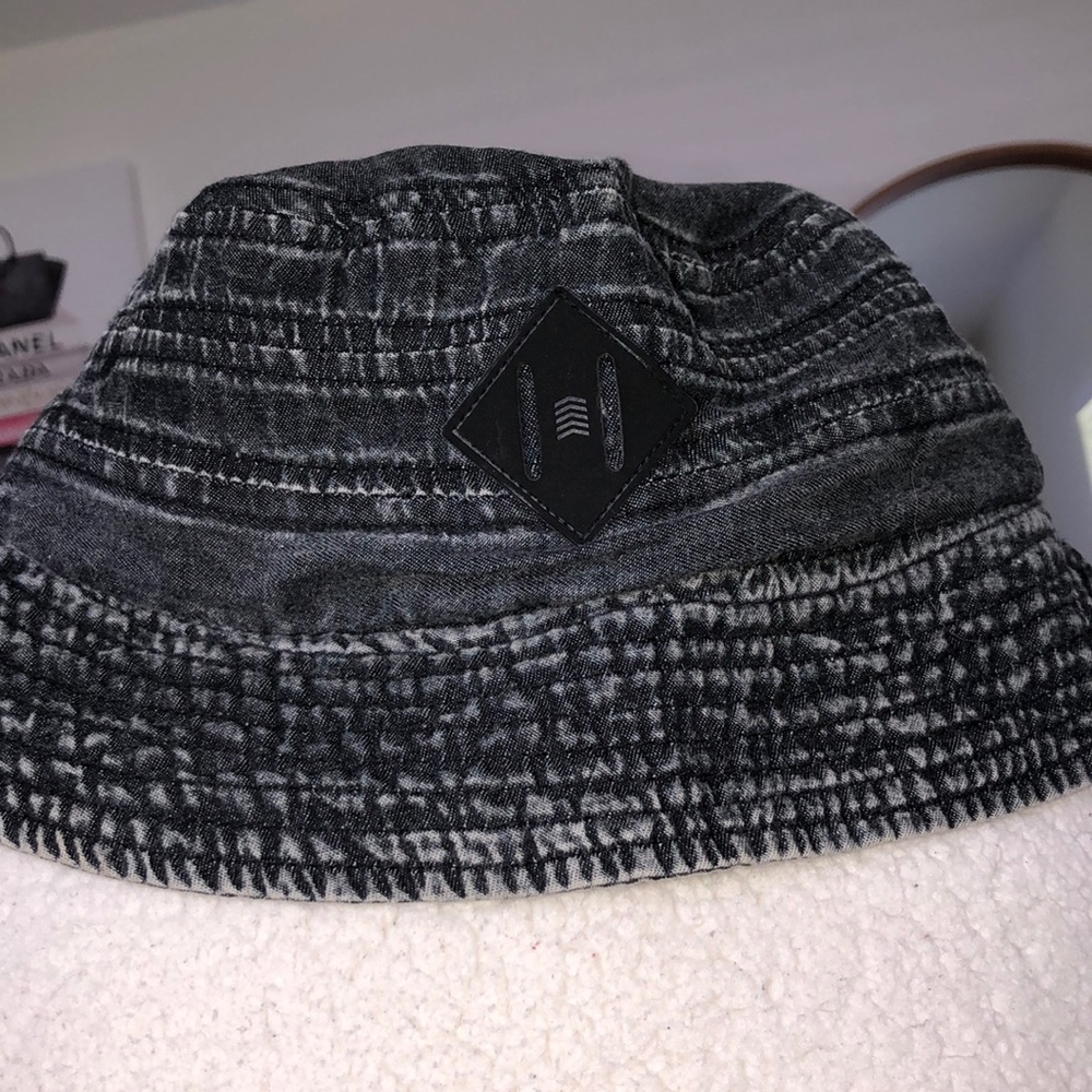 Washed out bucket hat